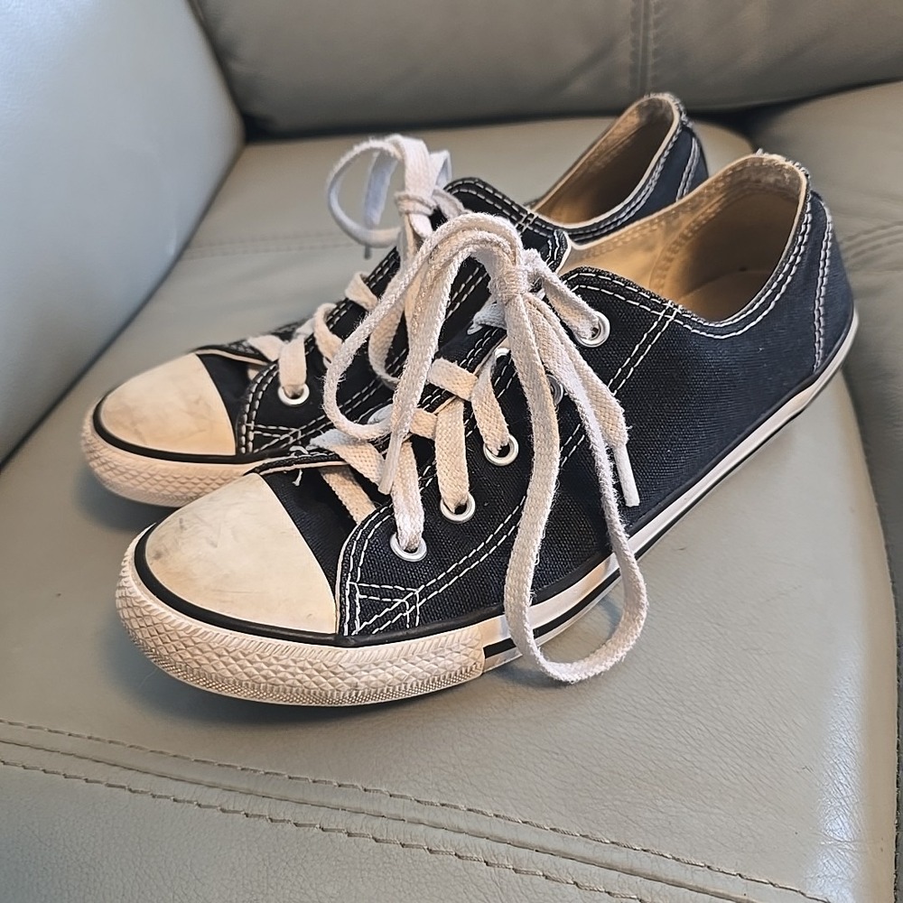 Converse Chuck Taylor All Star Low Top Women's Size 7 Black White Canvas‎ Shoes